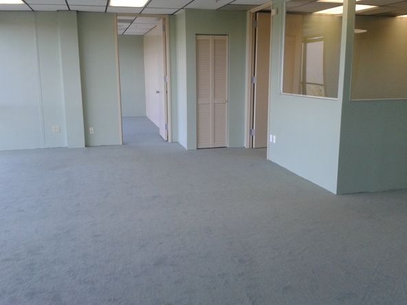 ONE OF A KIND, 2nd FLOOR, ALL WINDOWS AND WONDERFUL VIEW OF THE VALLEY